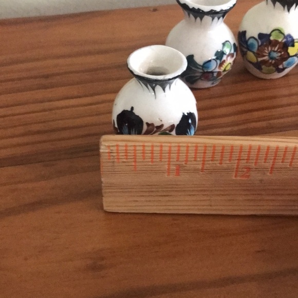 Miniature Hand-Painted Pottery bud Vases Mexico. Signed. Set of 4. Cottagecore - Picture 9 of 9
